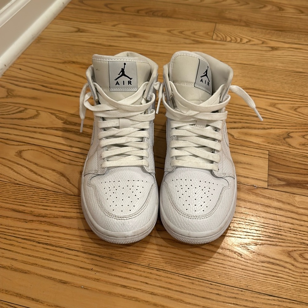 Nike Women’s Air Jordan Mid sneakers size 8.5